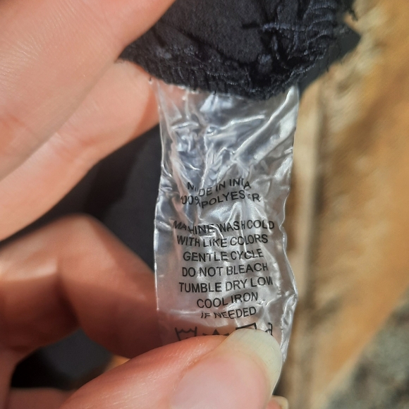 🍀3/15 Cynthia Steffe Black Short Sleeve Blouse - Picture 4 of 6